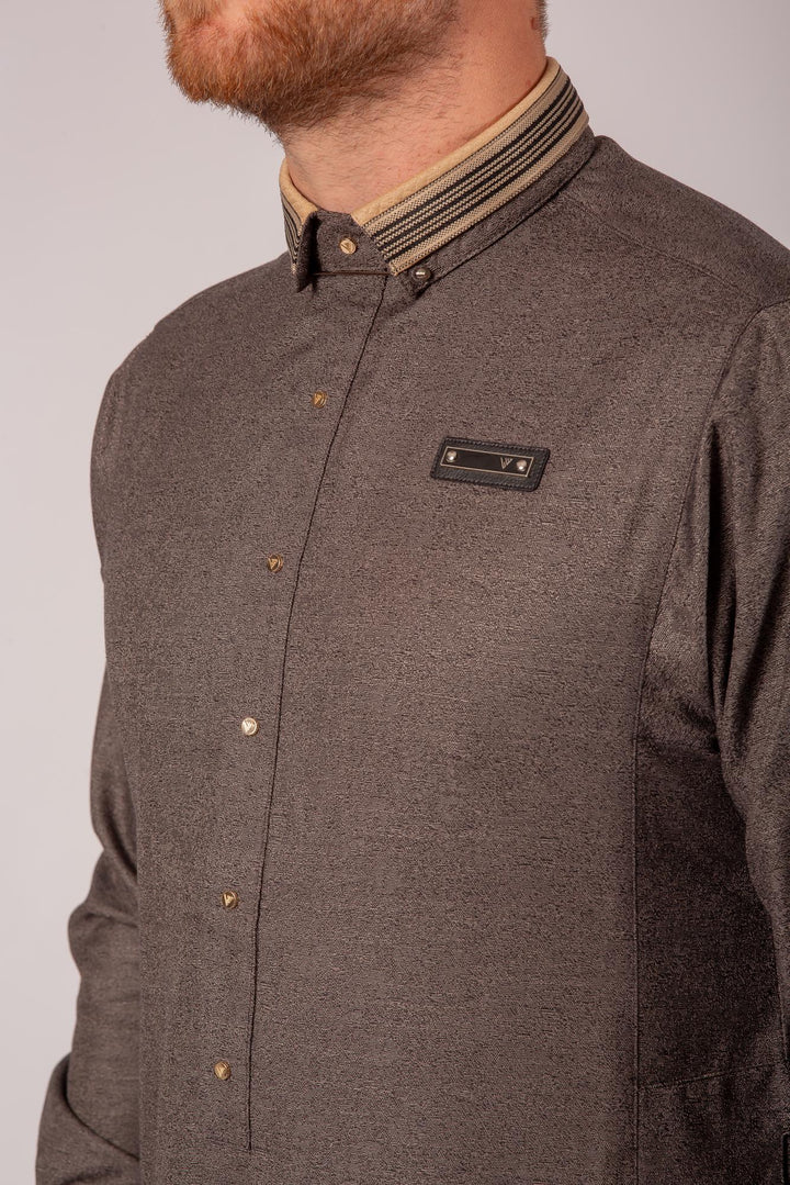 Luxury Caramel Thobe & Jubba with Sleek Design – Al Ameer