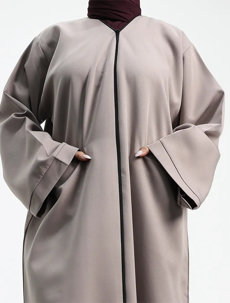 Stone Front Zip Open Abaya mid section shot
